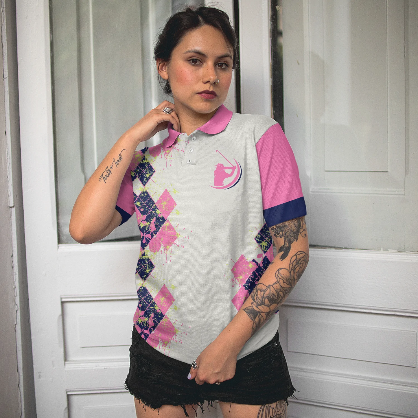 White And Pink German Golf Women Polo Shirt, Ich Weiß Dass Ich Wie Ein Mädchen Spiele Short Sleeve Shirt For Ladies